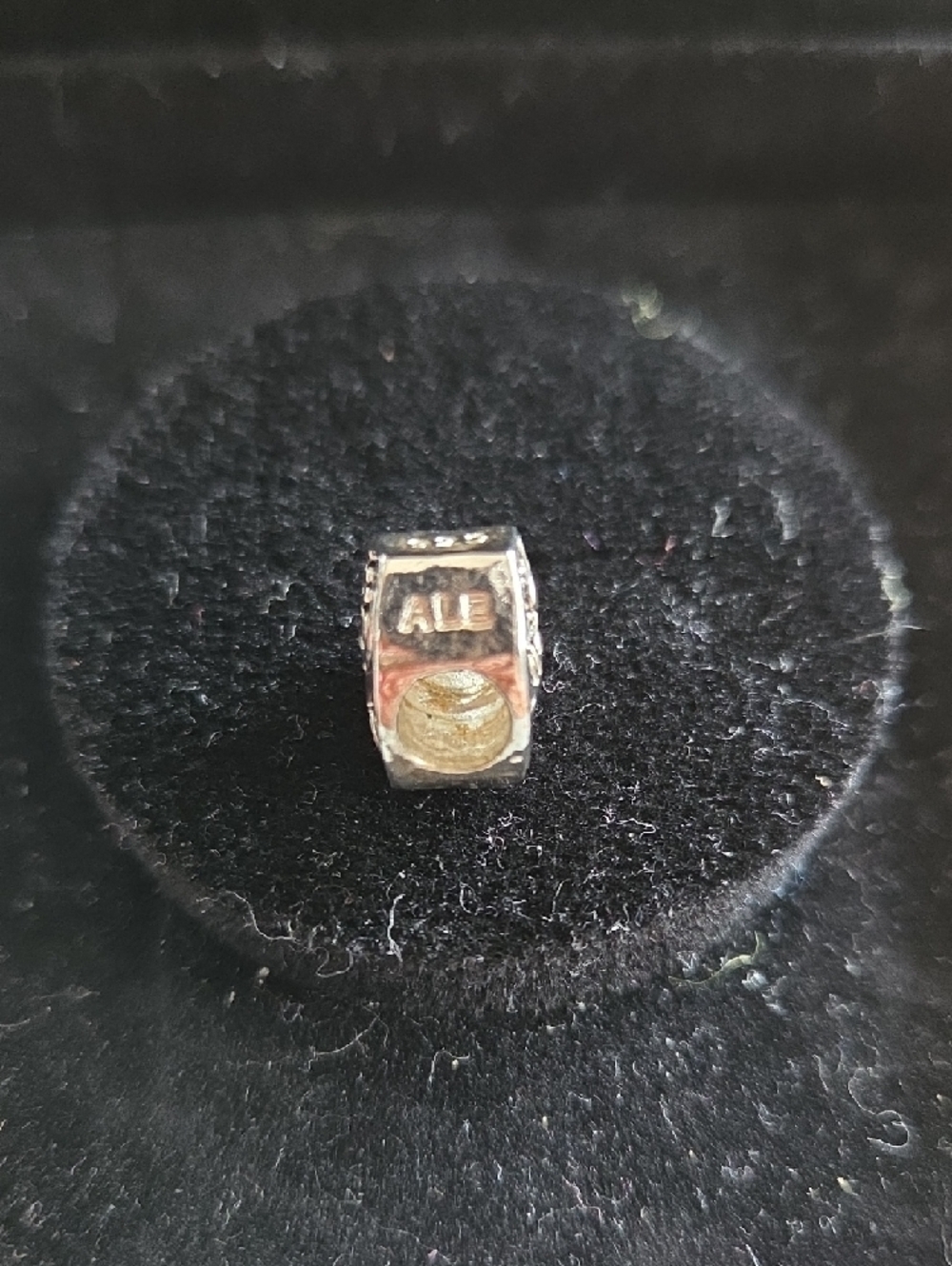Retired Pandora Sterling Silver Heart "Mom" Charm - Picture 2 of 6